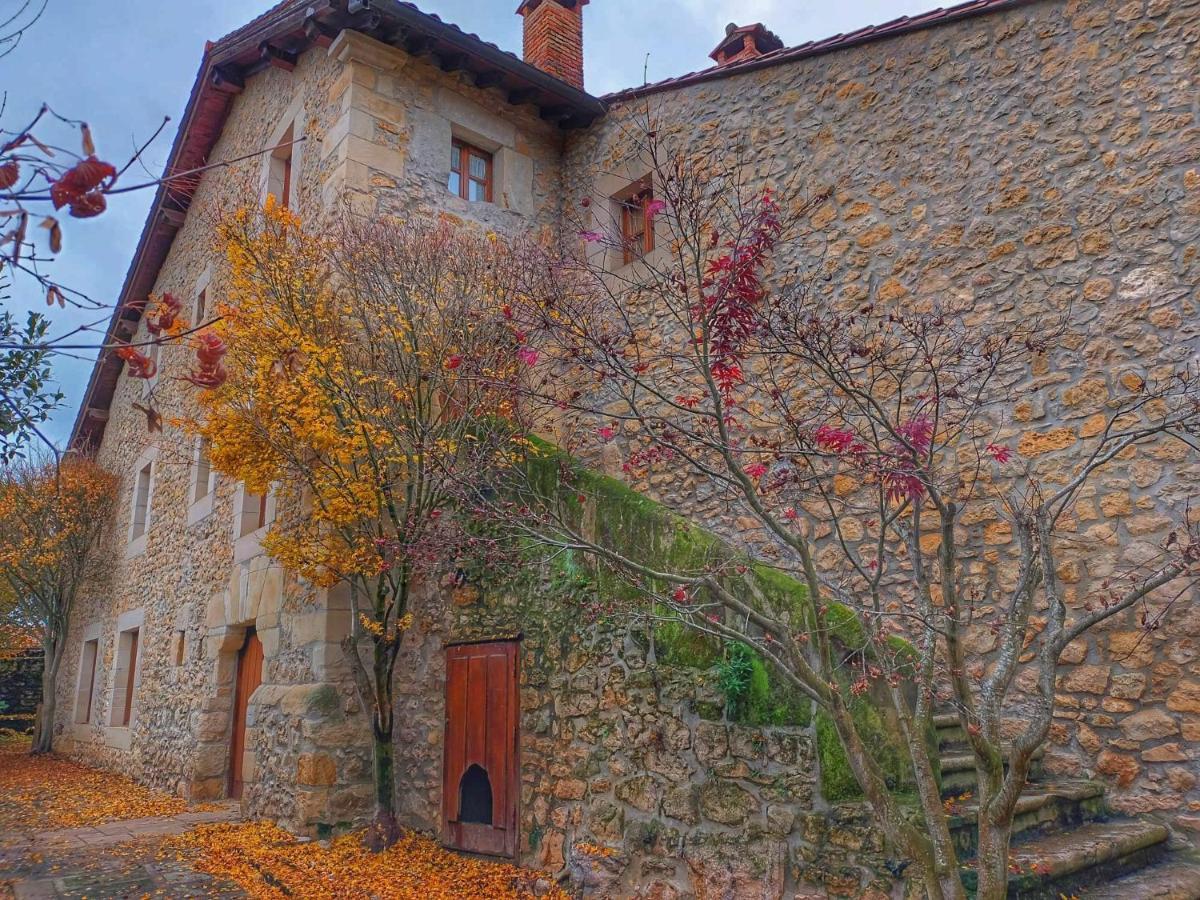 Apartamentos Palacion De Santillana Santillana del Mar Luaran gambar