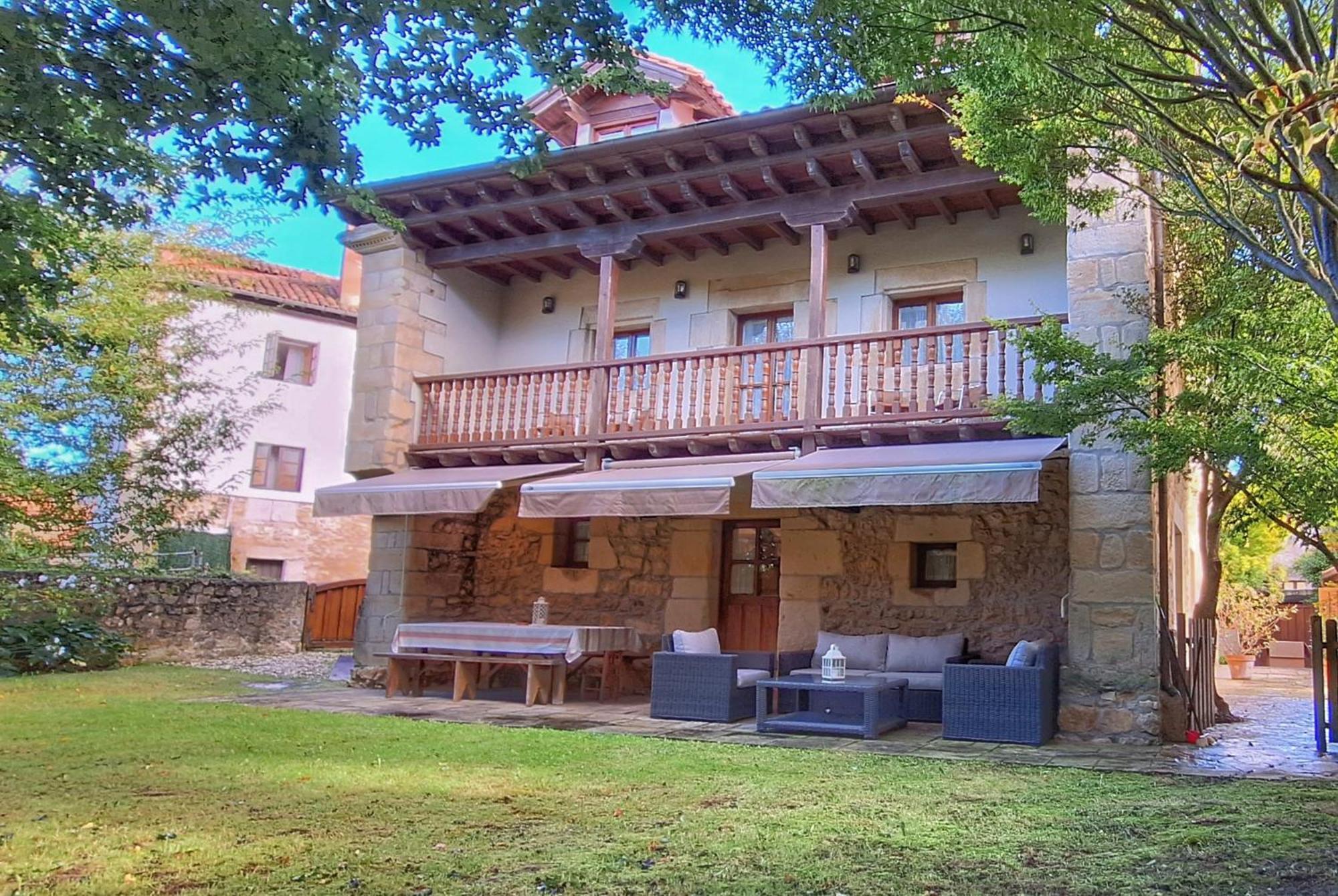 Apartamentos Palacion De Santillana Santillana del Mar Luaran gambar